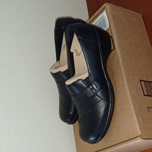 Clarks Marigold size 9.5 black